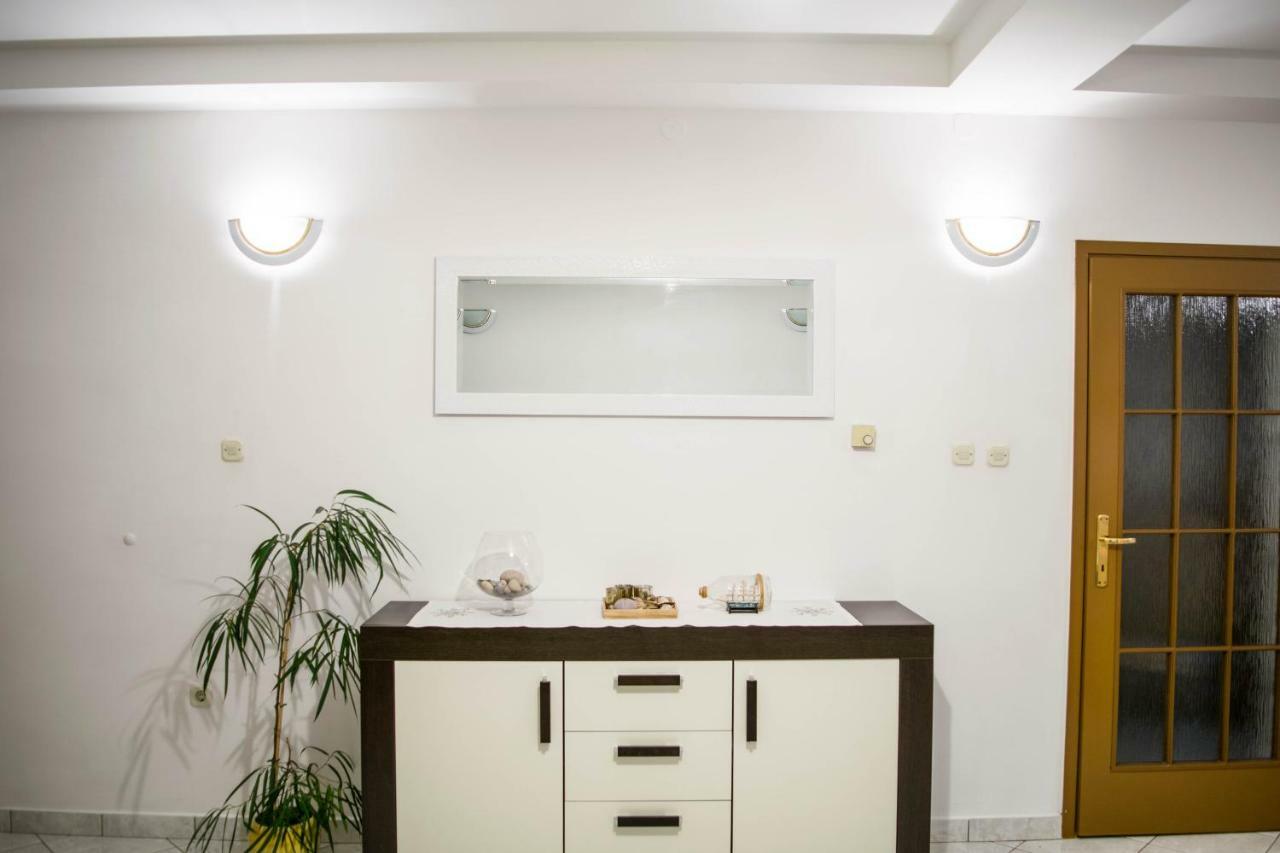 Apartman Luka Шибеник Екстер'єр фото